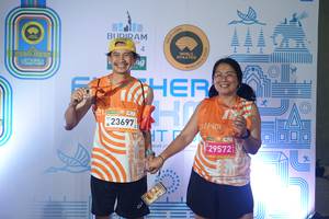 BIB: 
                            <button type="button" onclick="openModal(23610015)" class="btn btn-primary btn-sm float-right btn-popup" data-toggle="modal" data-target=".modal-high-quality">
                        <i class="fas fa-shopping-cart"></i> Add to Cart
                    </button>
                                            <button type="button" onclick="isThisMe(23610015, true)" class="btn btn-success btn-sm float-right btn-popup btn-isme hidden" data-toggle="tooltip" data-placement="bottom" title="นี่คือรูปของคุณใช่ไหม คลิกที่นี่เพื่อเอาเข้าอัลบั้ม">
                        <i class="fas fa-plus"></i> Add to album
                    </button>
                    <button type="button" onclick="isThisMe(23610015, false)" class="btn btn-warning btn-sm float-right btn-popup btn-isnotme hidden">
                        <i class="fas fa-ban"></i> Remove from album
                    </button>